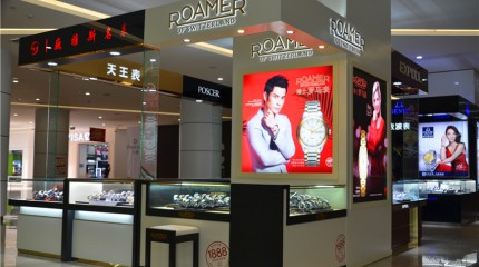  西寧新千百盛購(gòu)物中心巍雅斯名表眼鏡城盛大開(kāi)業(yè)