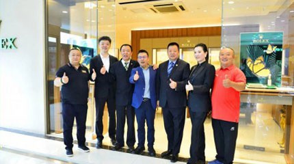  斯諾克大咖蒞臨蘭州巍雅斯名表眼鏡行與球迷互動(dòng)